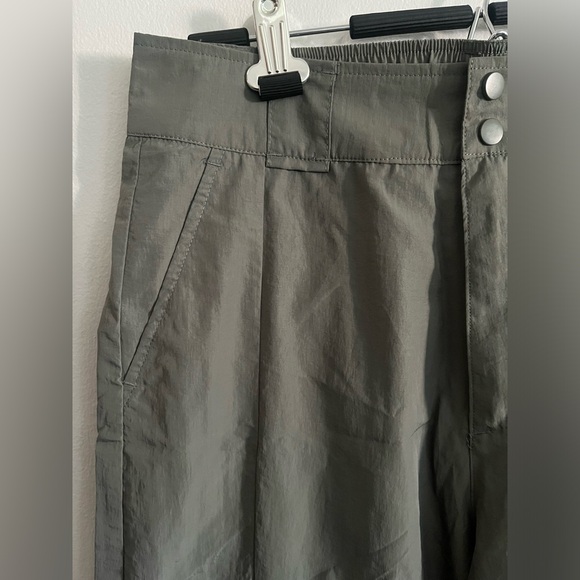 YOUNGLA brand new CARGO (L) eucalyptus color - Picture 11 of 15